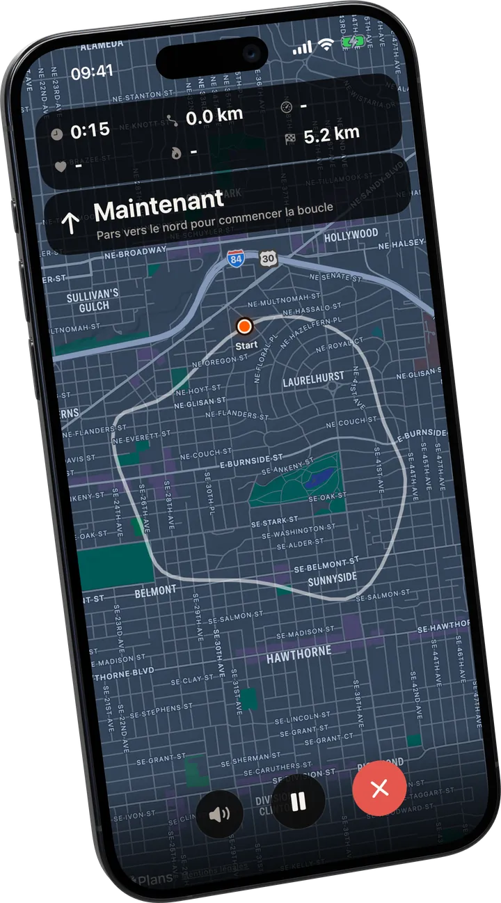 Une course en cours : la boucle sur une carte plein écran, avec le temps, la distance et le prochain virage en haut.